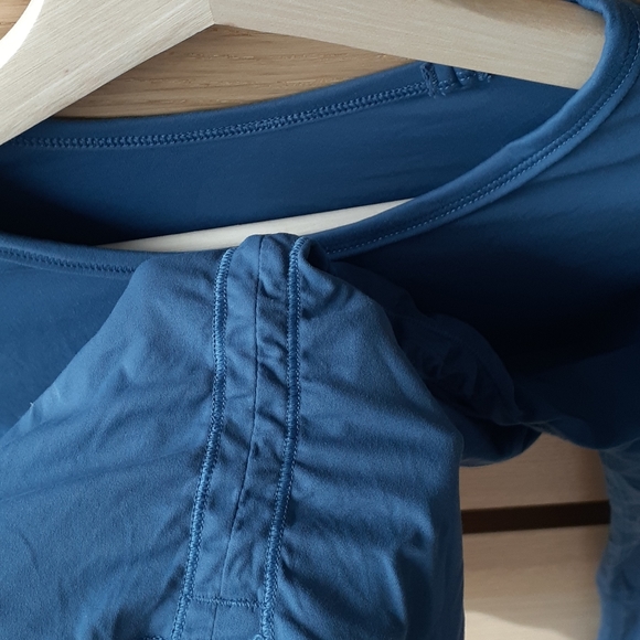 Halara Round Neck Sports Long Sleeve Top Shirred Sides Smoke Blue Small - Picture 6 of 6